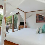 Kashantre Villa, Spacious 4 Bedroom Near Legian Beach