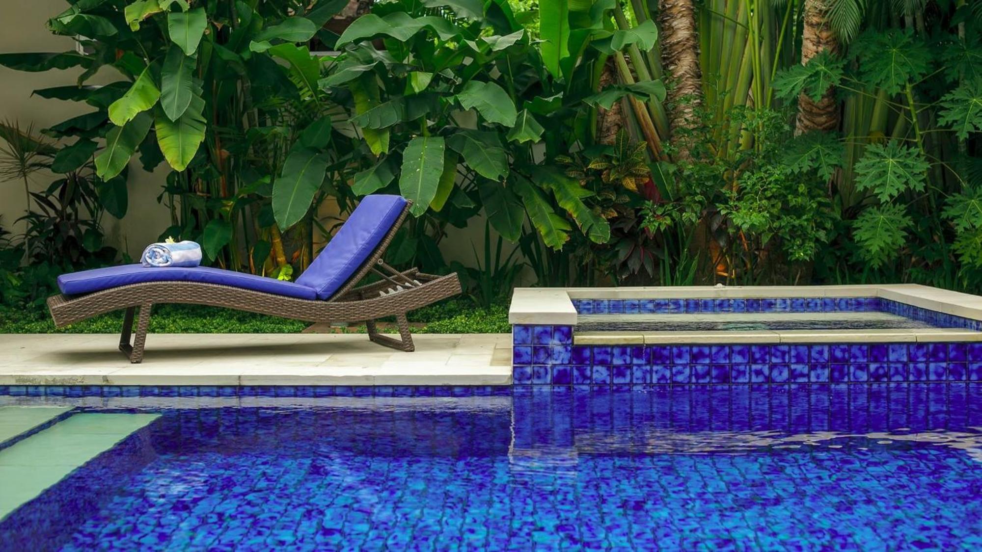 Kashantre Villa, Spacious 4 Bedroom Near Legian Villa