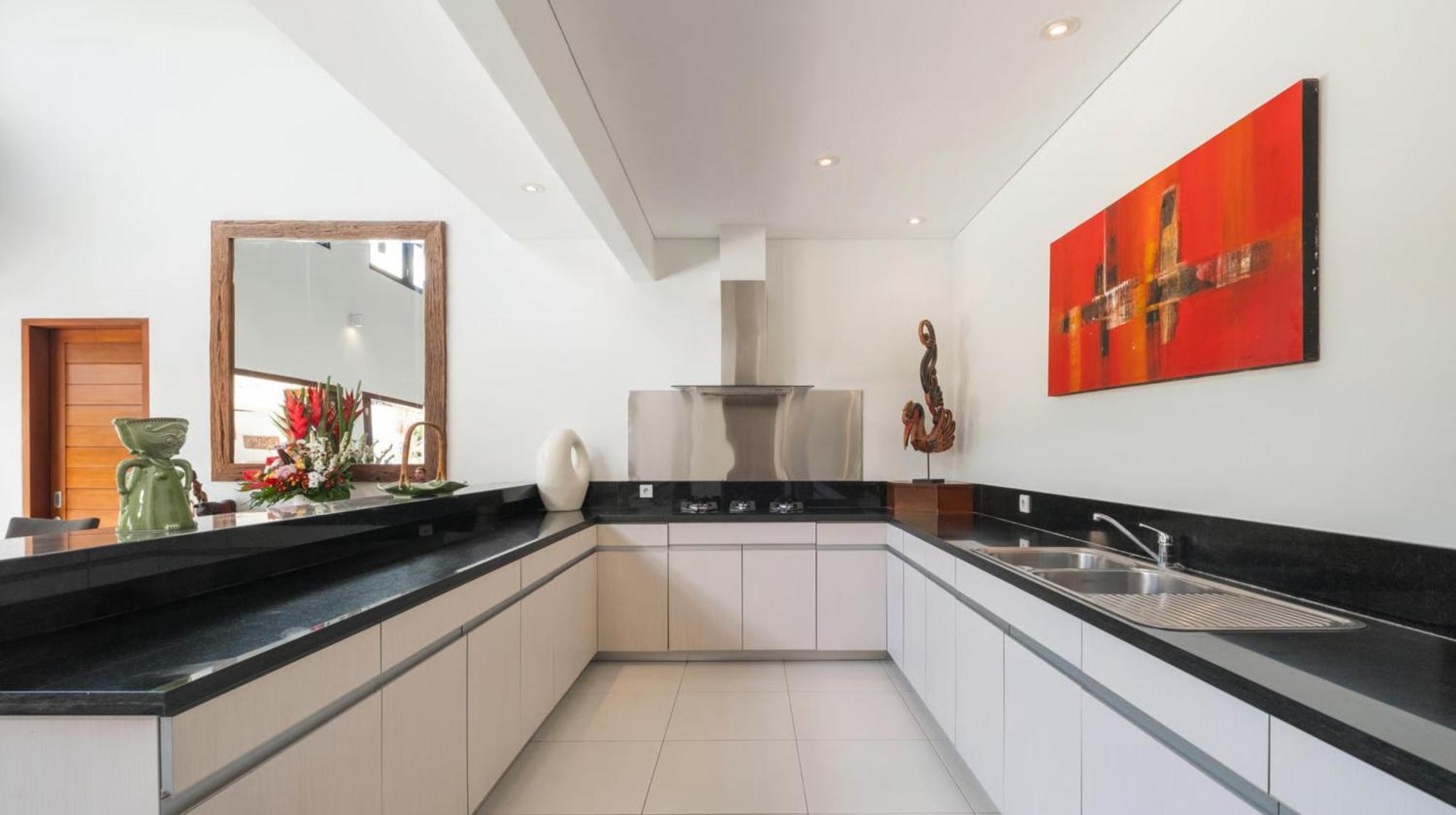 Kashantre Villa, Spacious 4 Bedroom Near Legian Seminyak (Bali)