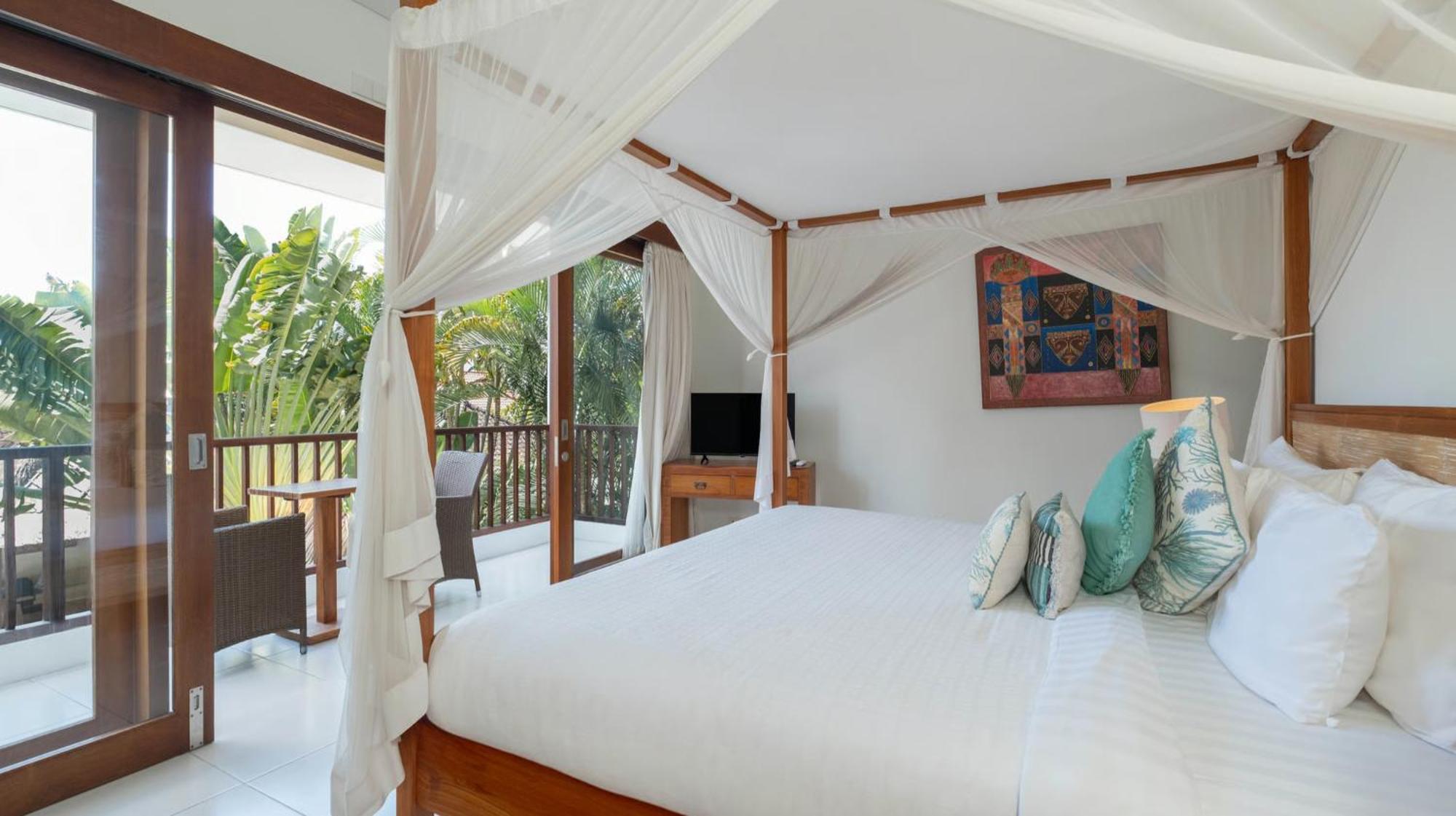 Kashantre Villa, Spacious 4 Bedroom Near Legian *