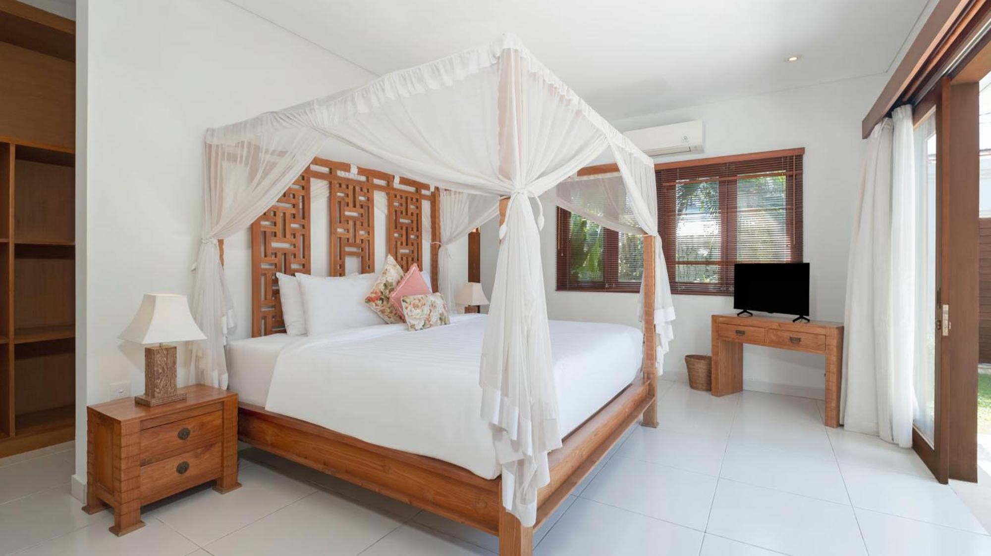 Kashantre Villa, Spacious 4 Bedroom Near Legian Villa Seminyak (Bali)