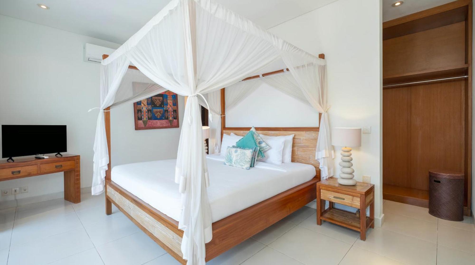 Kashantre Villa, Spacious 4 Bedroom Near Legian * Seminyak (Bali)