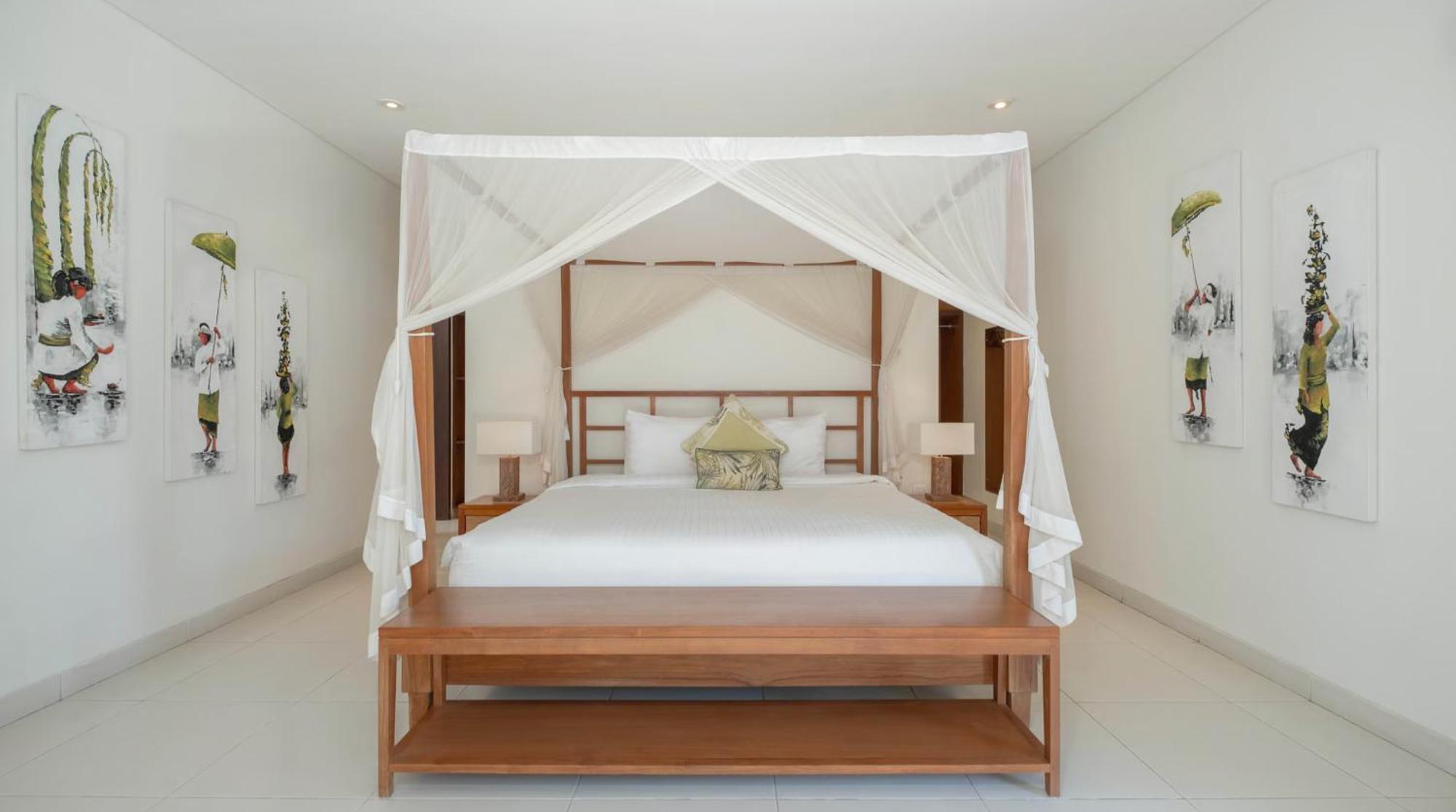 Kashantre Villa, Spacious 4 Bedroom Near Legian Villa *