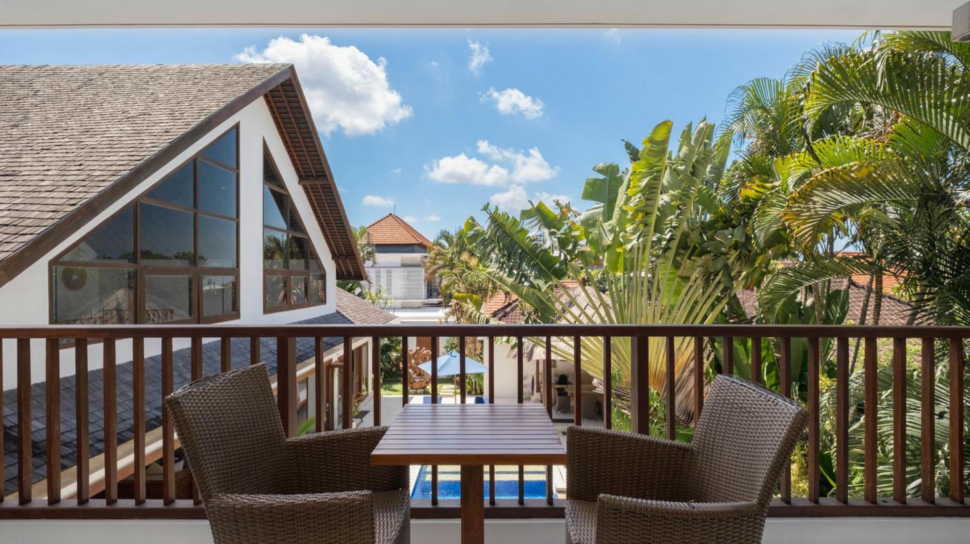 Kashantre Villa, Spacious 4 Bedroom Near Legian *