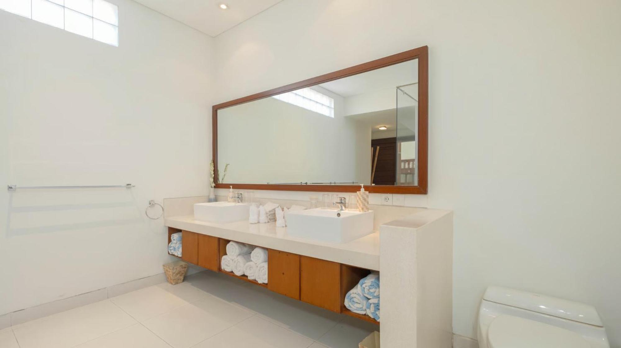Kashantre Villa, Spacious 4 Bedroom Near Legian