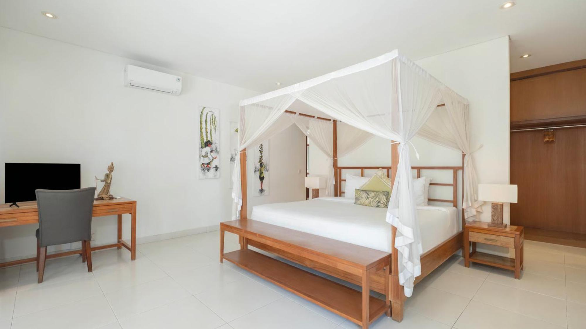 Kashantre Villa, Spacious 4 Bedroom Near Legian Villa Seminyak (Bali)